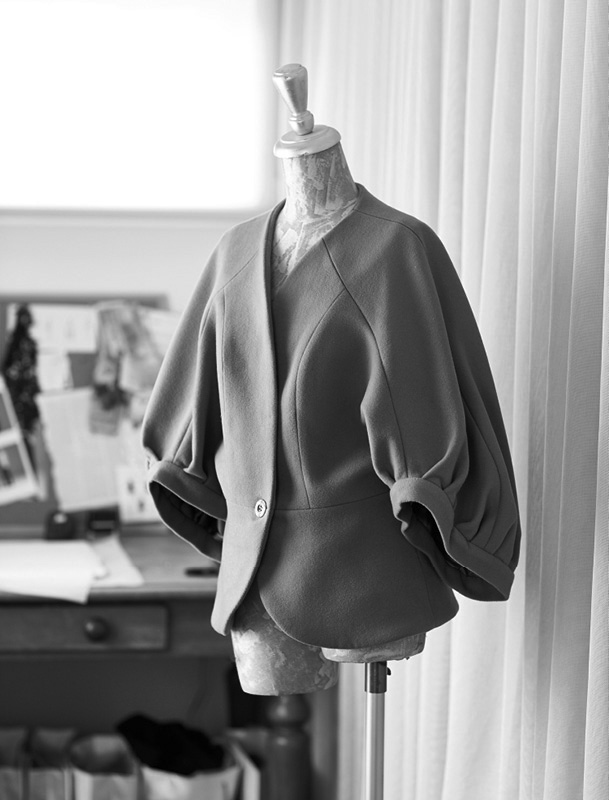 Wool cashmere balloon sleeved jacket in studio